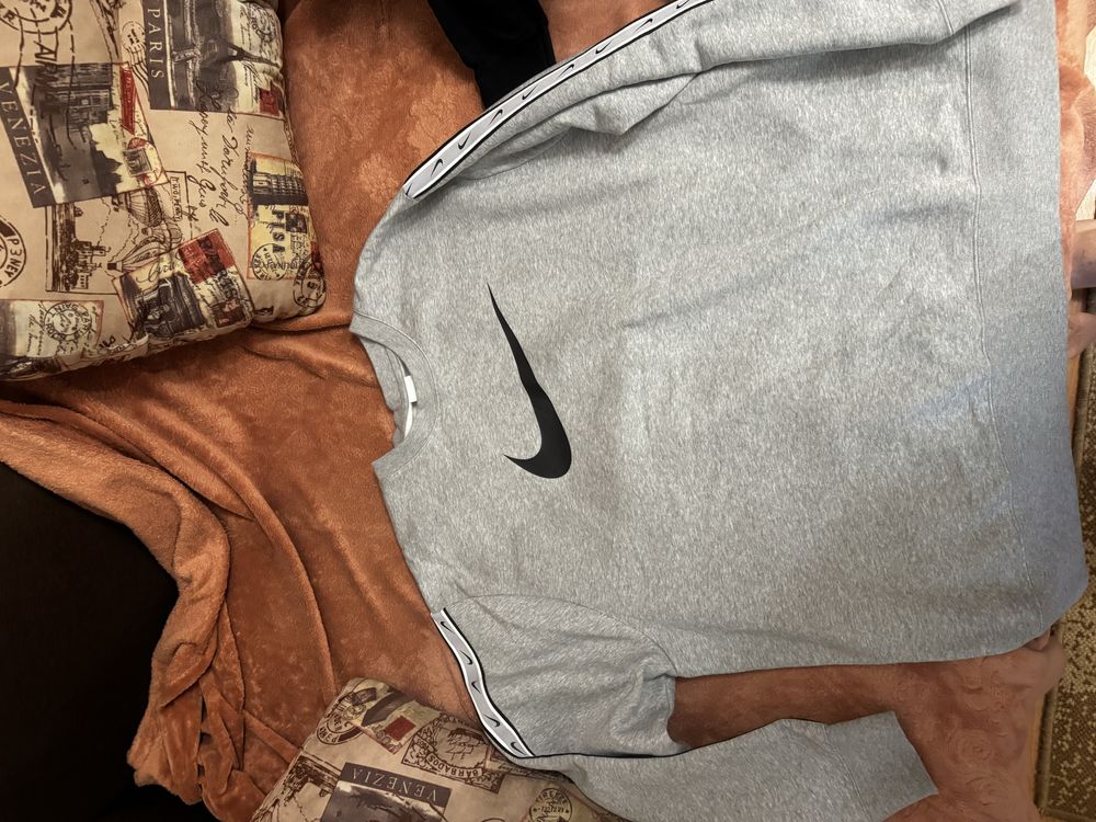 Новая кофта Nike с лампасами