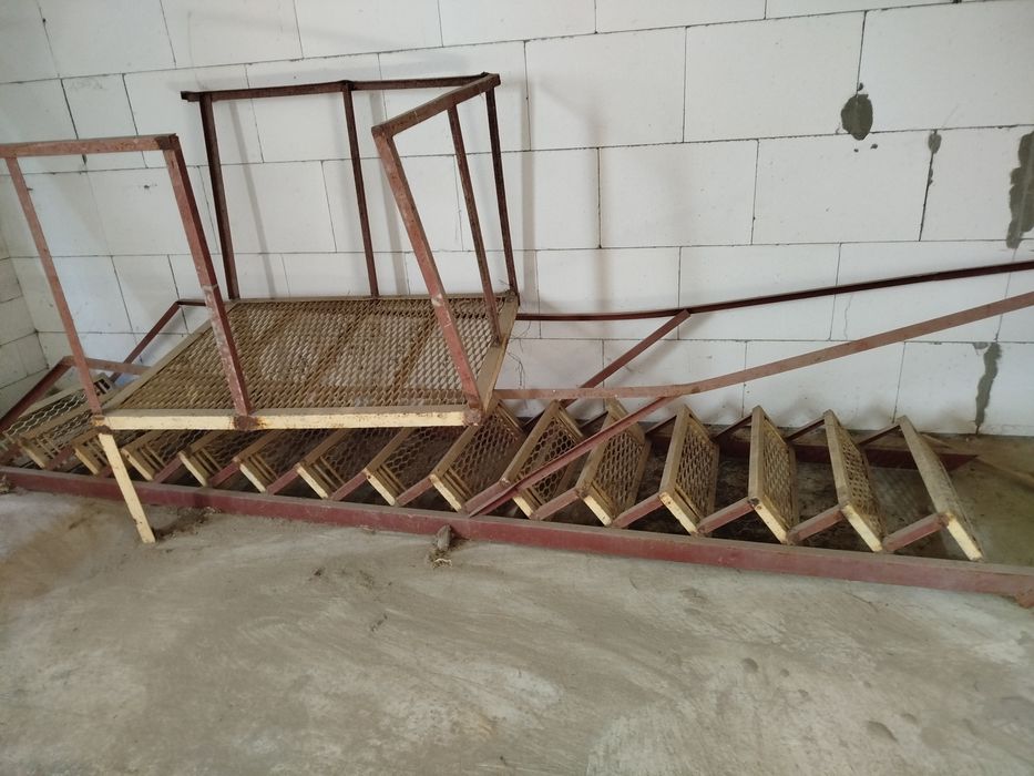 Продам лестницу  железная