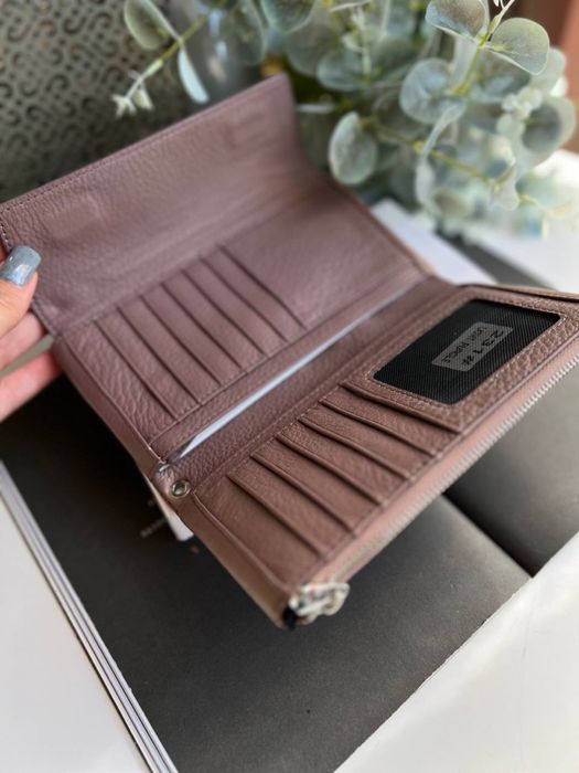 Жіночий шкіряний гаманець