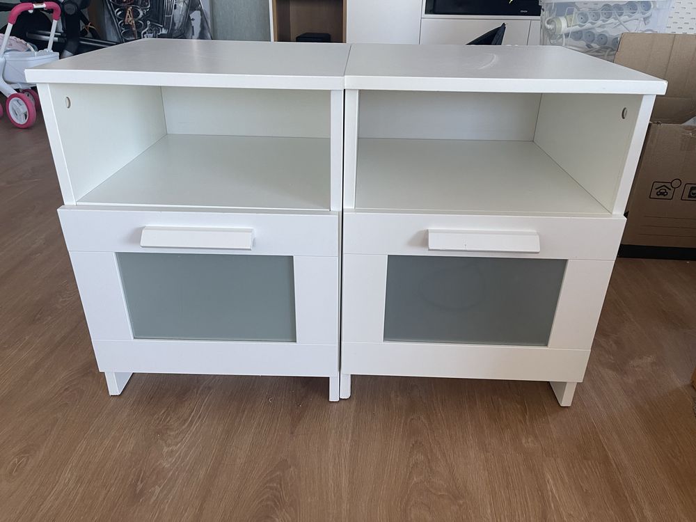 2 mesa de cabeceiras Ikea