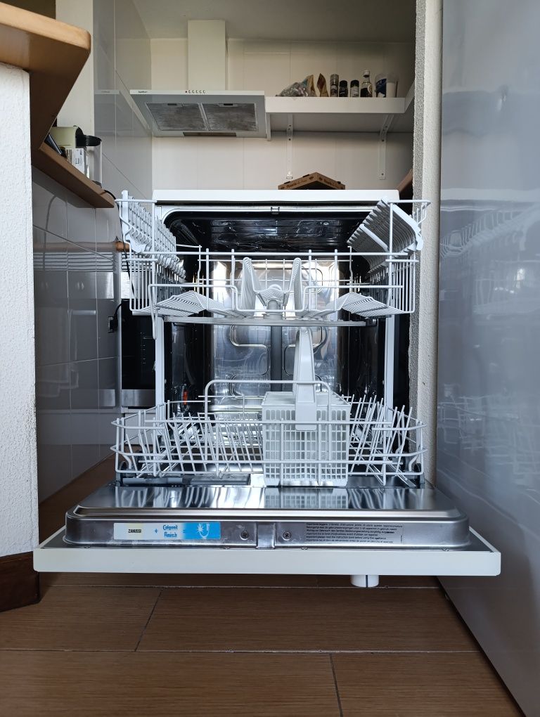 Máquina Lavar Loiça Zanussi