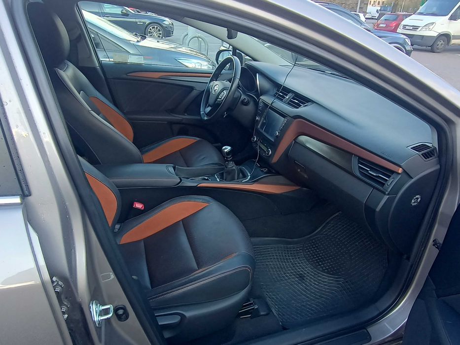 Sprzedam Toyotę Avansis  bardzo dobry stan