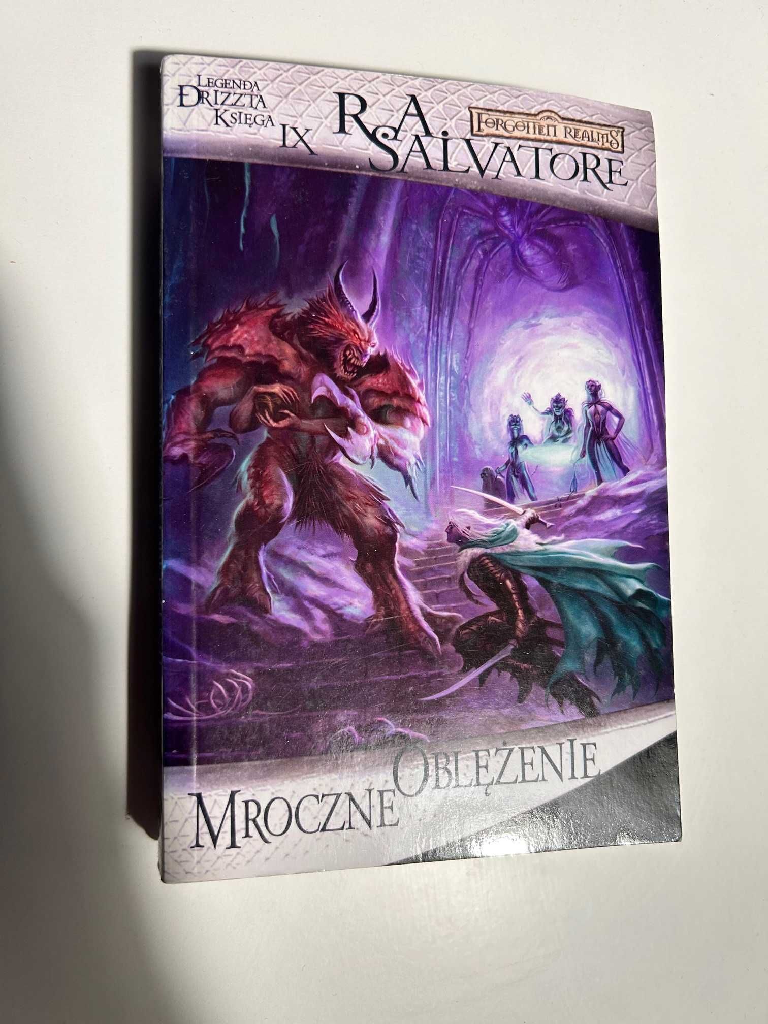Mroczne oblężenie - R.A. Salvatore - Legenda Drizzta cz. 9