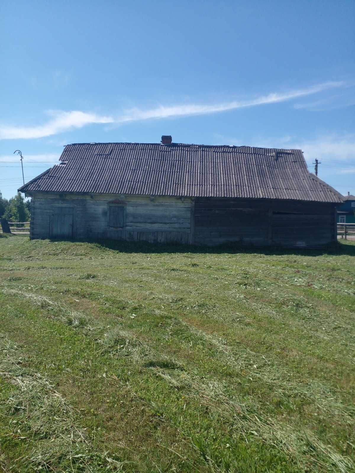 Продаеться стара хата під розборку.