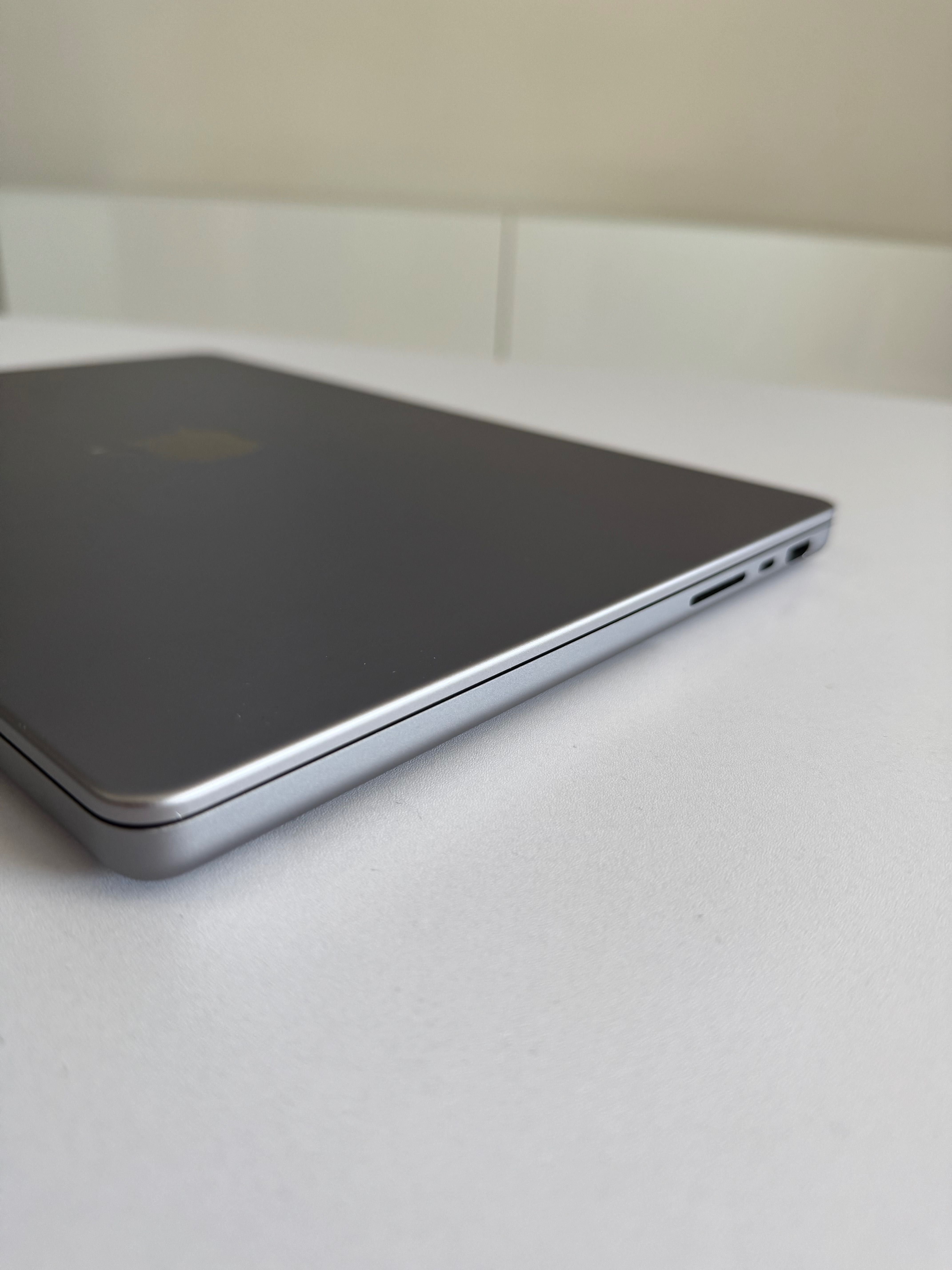 MacBook Pro 14" M1/16/512 iCloud lock