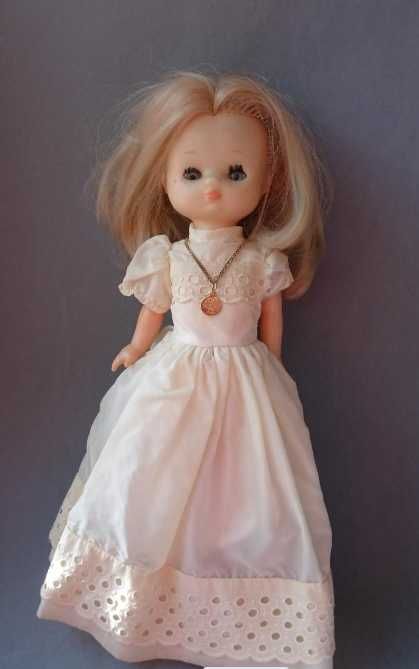 Antiga boneca Famosa Lesly com roupa original