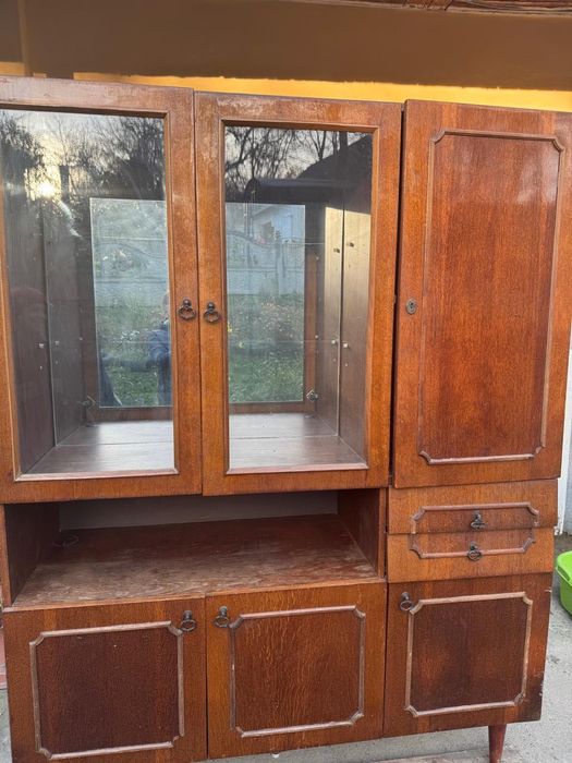 Продам Сервант Меблі