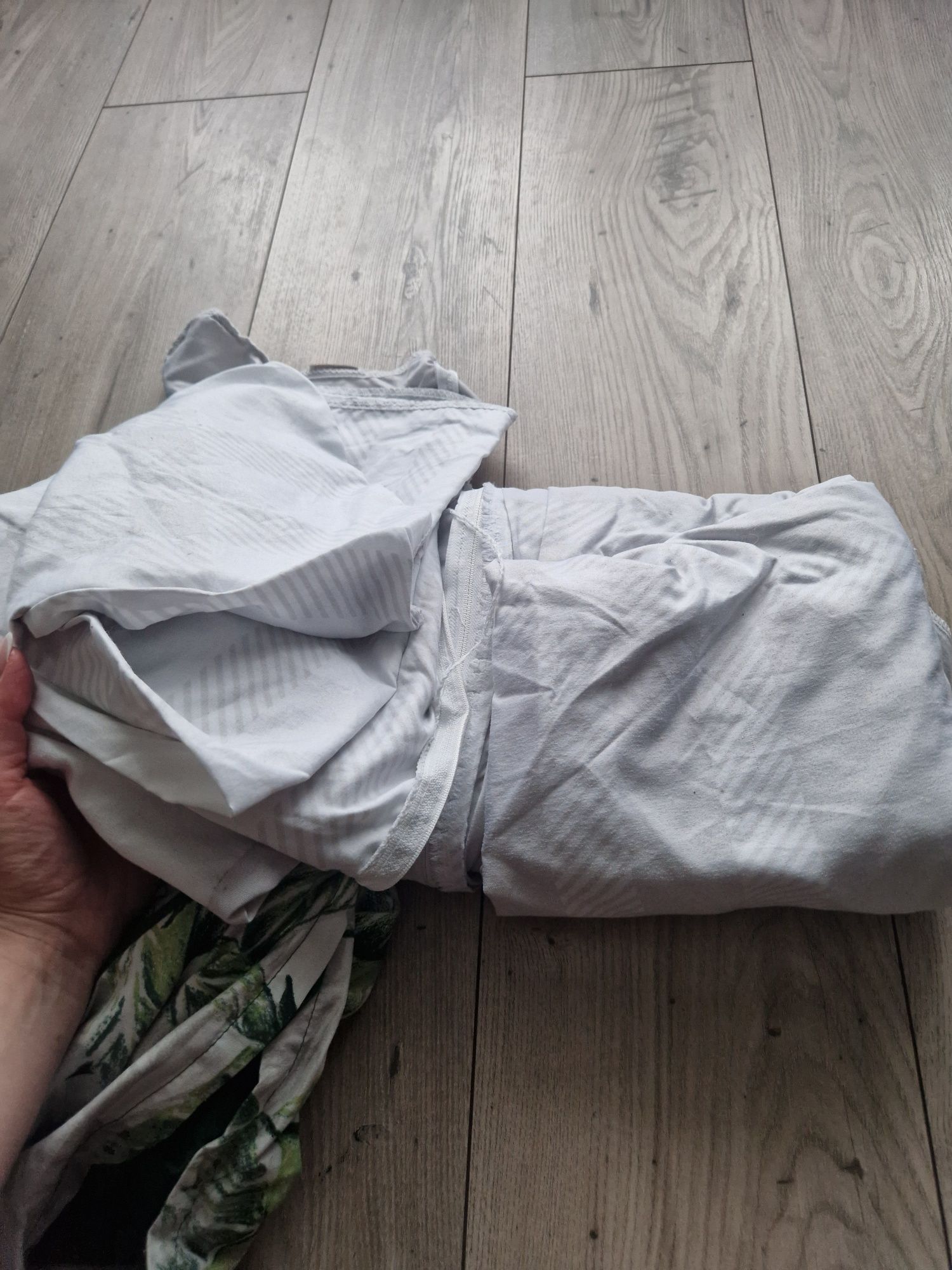 Oddam dwa komplety pościeli i trzy prześcieradła