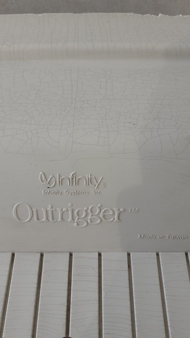 Наружные колонки Infinity Outrigger