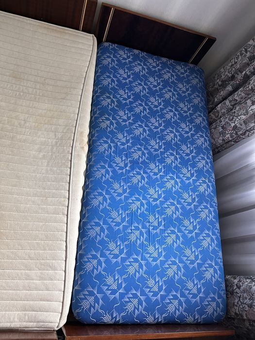 Продам два ліжка з матрацами