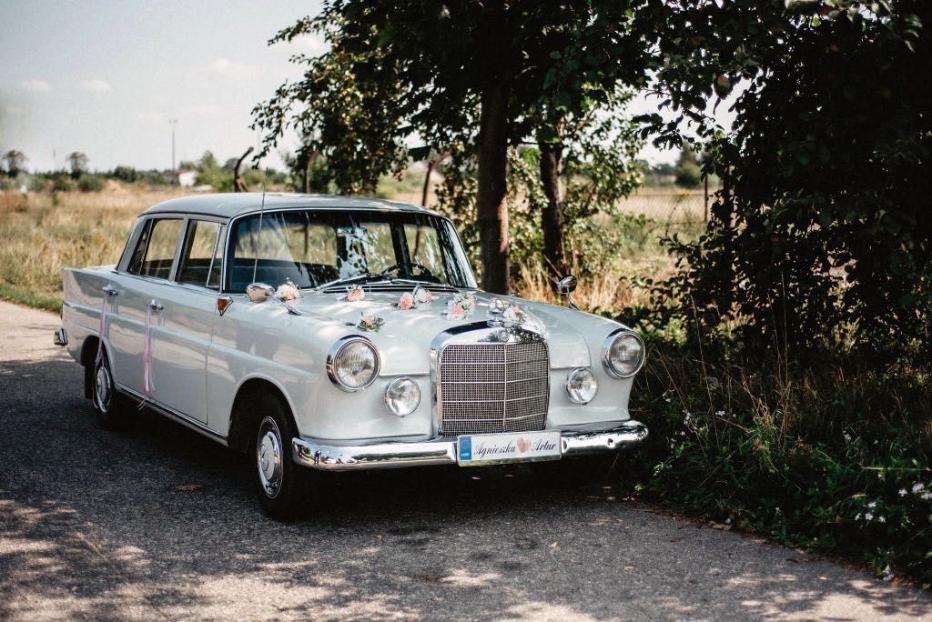 Na wynajem piękny Mercedes Skrzydlak klasyk zabytkowe auto do ślubu