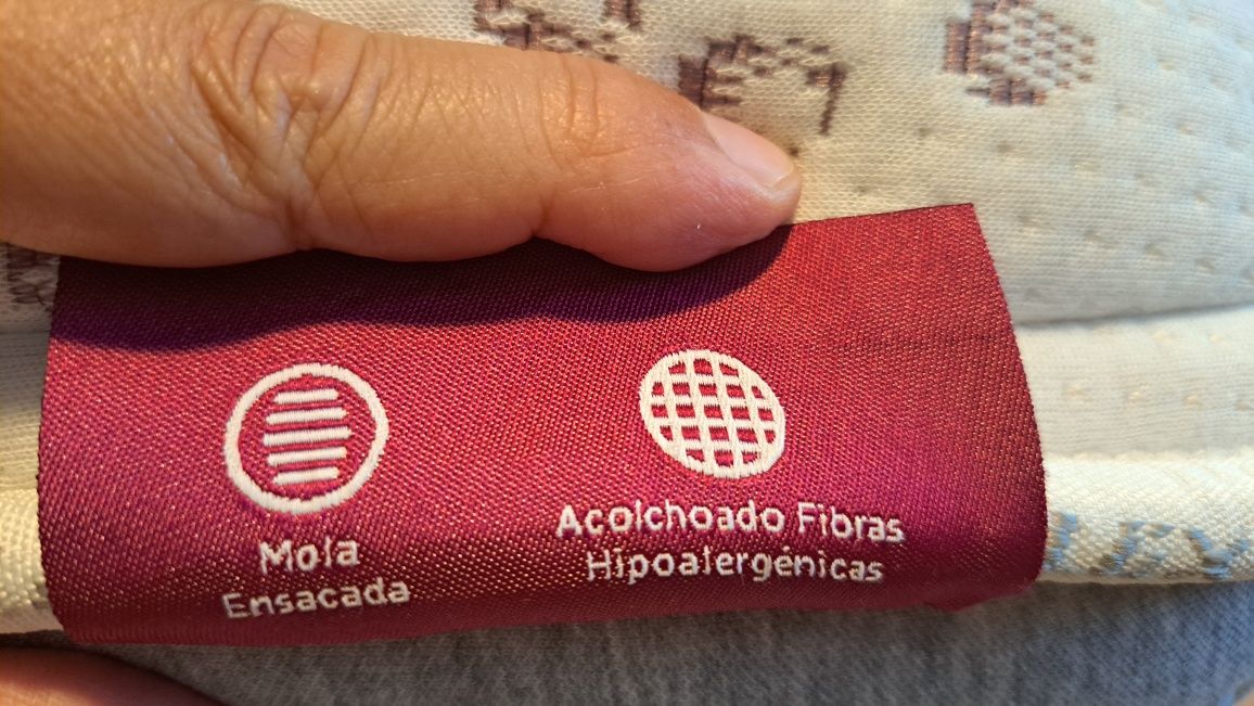 Cama individual com cabeceira e colchão molaflex