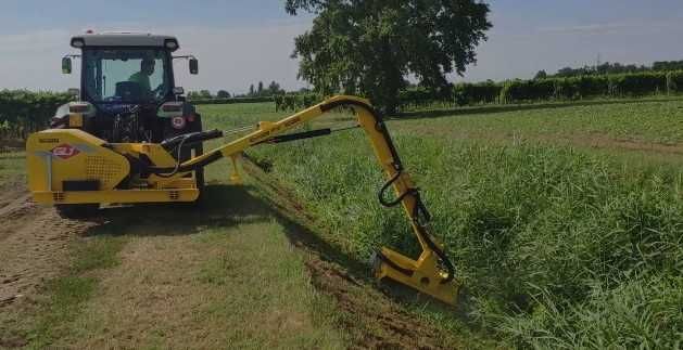 Trabalhos agrícola e limpa bermas