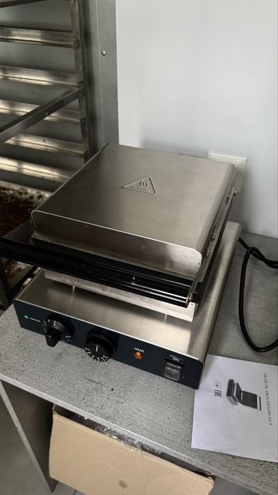 Вафельниця Hurakan HKN-GES300 nut