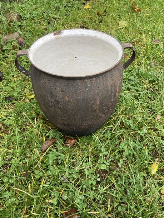 Garnek żeliwny zabytek