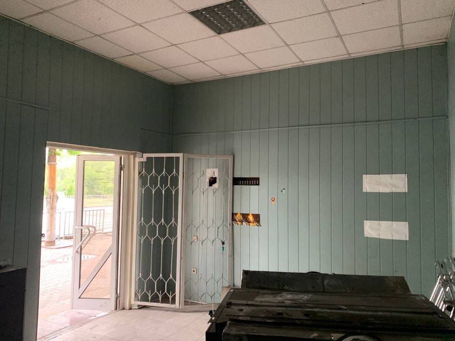 Магазин 17м кв та склад/офіс. Січеславська Набережна 12 біля АТБ