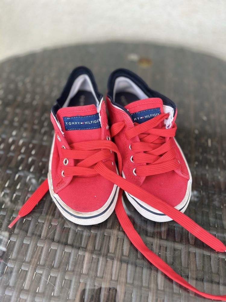Czerwone trampki Tommy Hilfiger 28