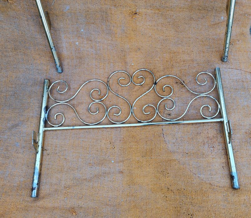 Cama de ferro de solteiro com estrado de ferro