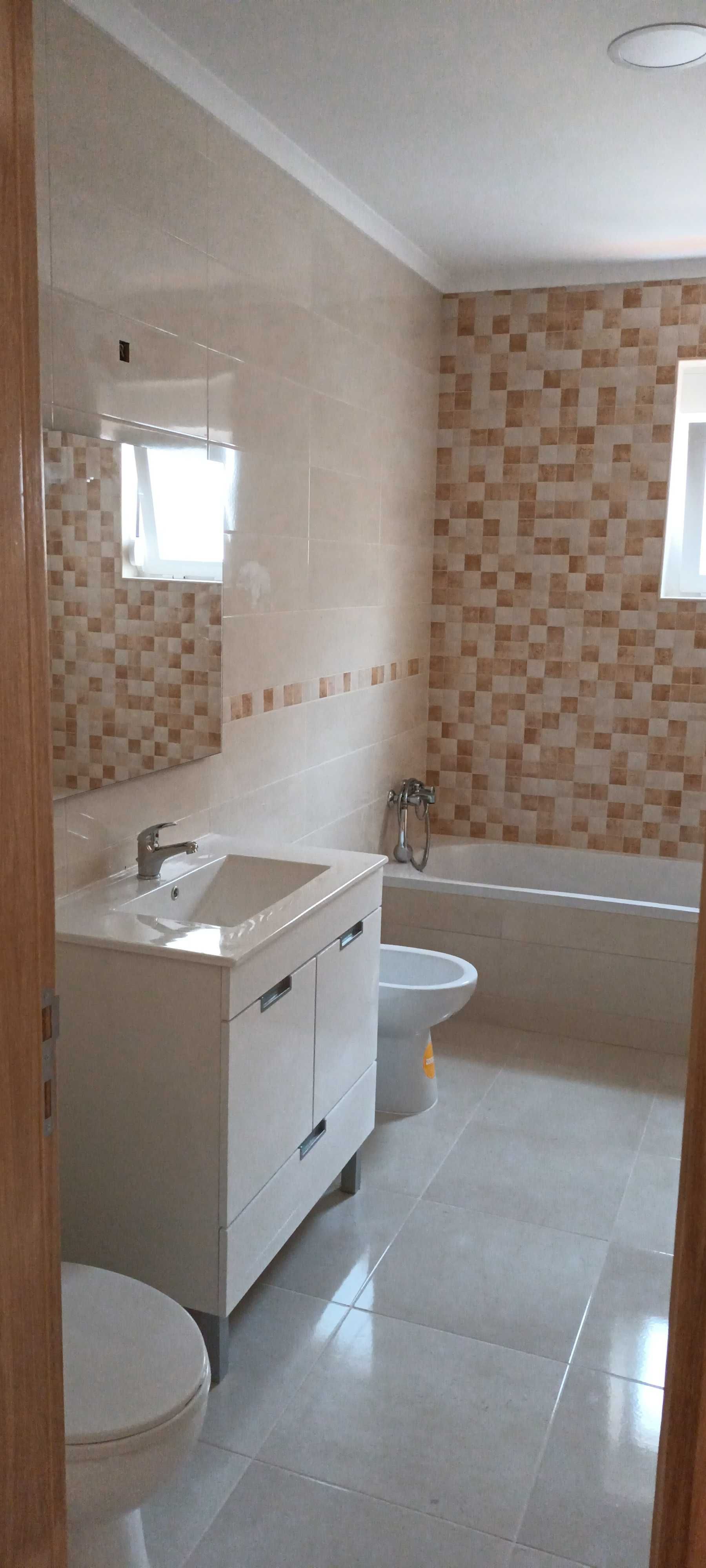 T3 Arrenda-se Apartamento -Totalmente Remodelado