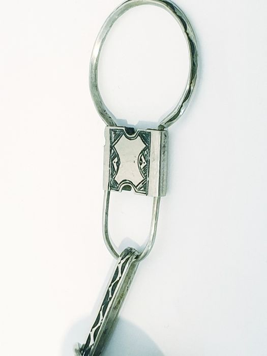 Fantástico porta chaves vintage com banho em prata e pedra Ágata