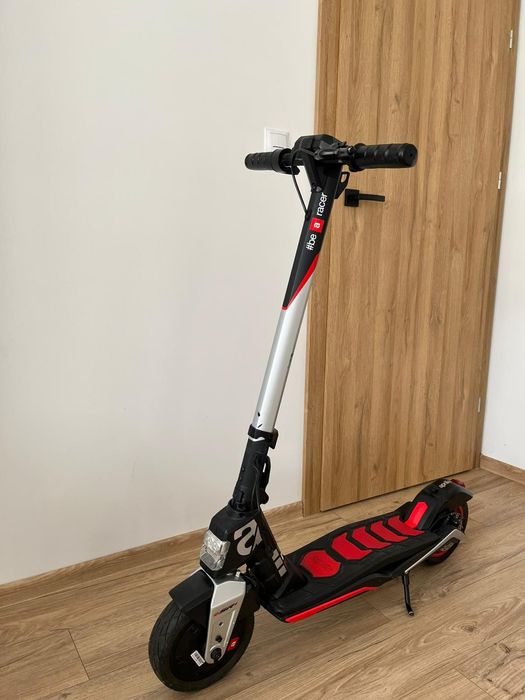 Hulajnoga ESR1 Aprilia uszkodzona