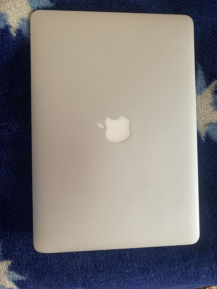 Macbook Air (macOS Sierra 10.12.6) 4 GB