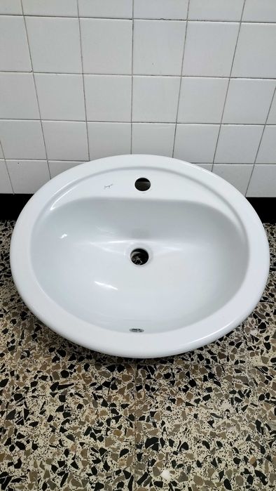 Lavatório cerâmica para encastrar em bom estado para desocupar