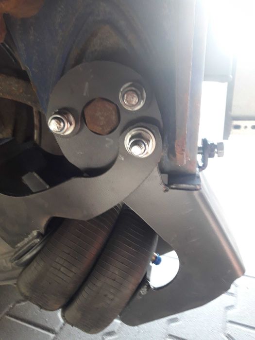 Podnoszenie podnoszenia osi KRONE oś mechanizm