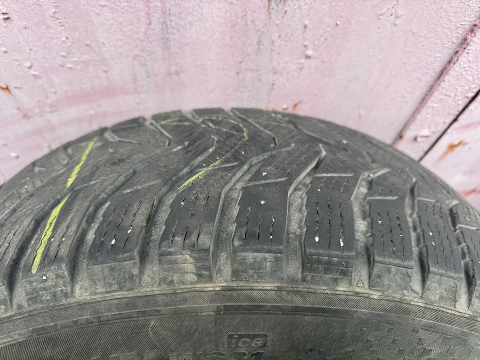 Продам зимнюю резину Kumho 245.65 r17