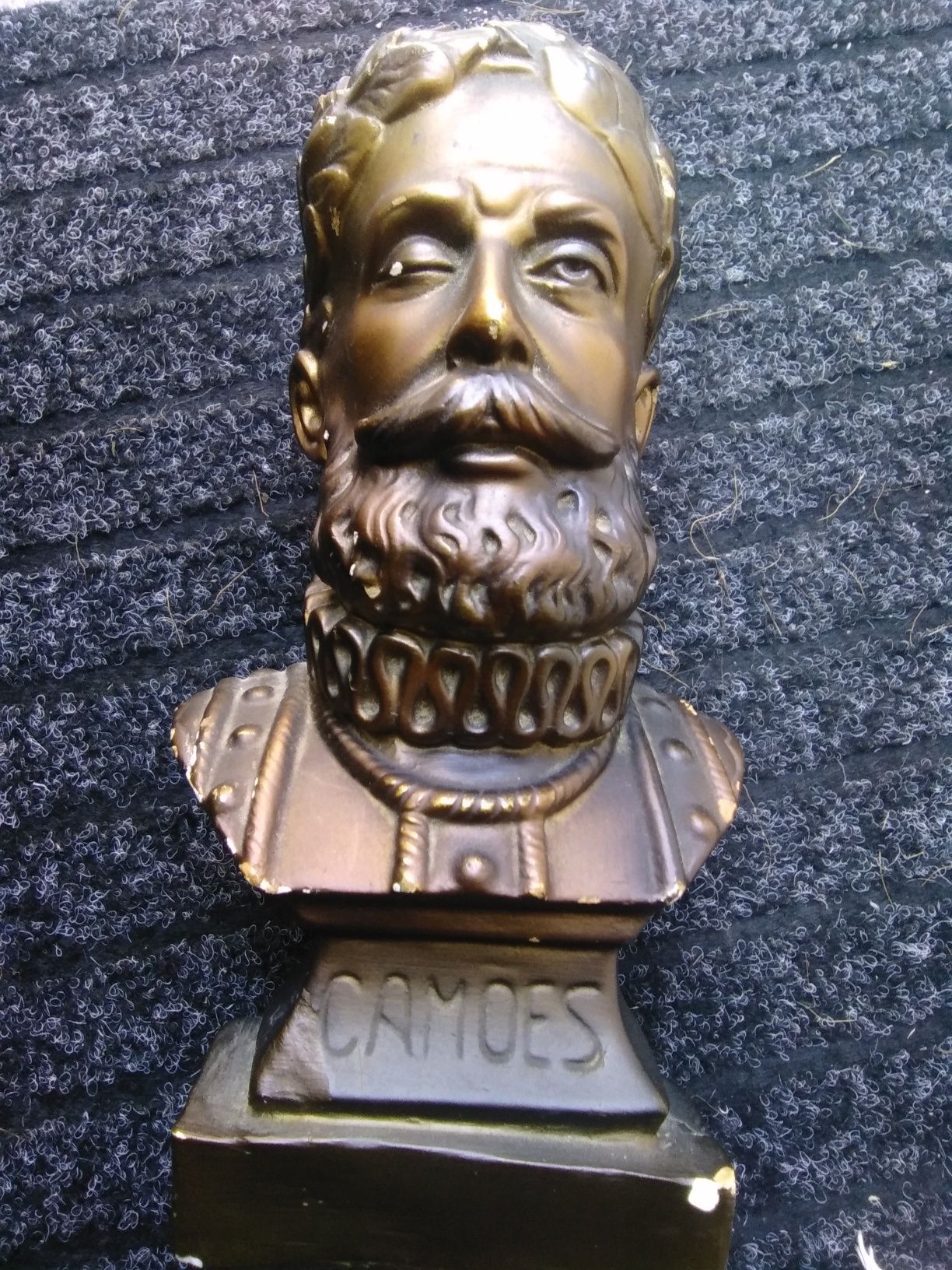 Esfinge do Camilo de castelo branco e Camões