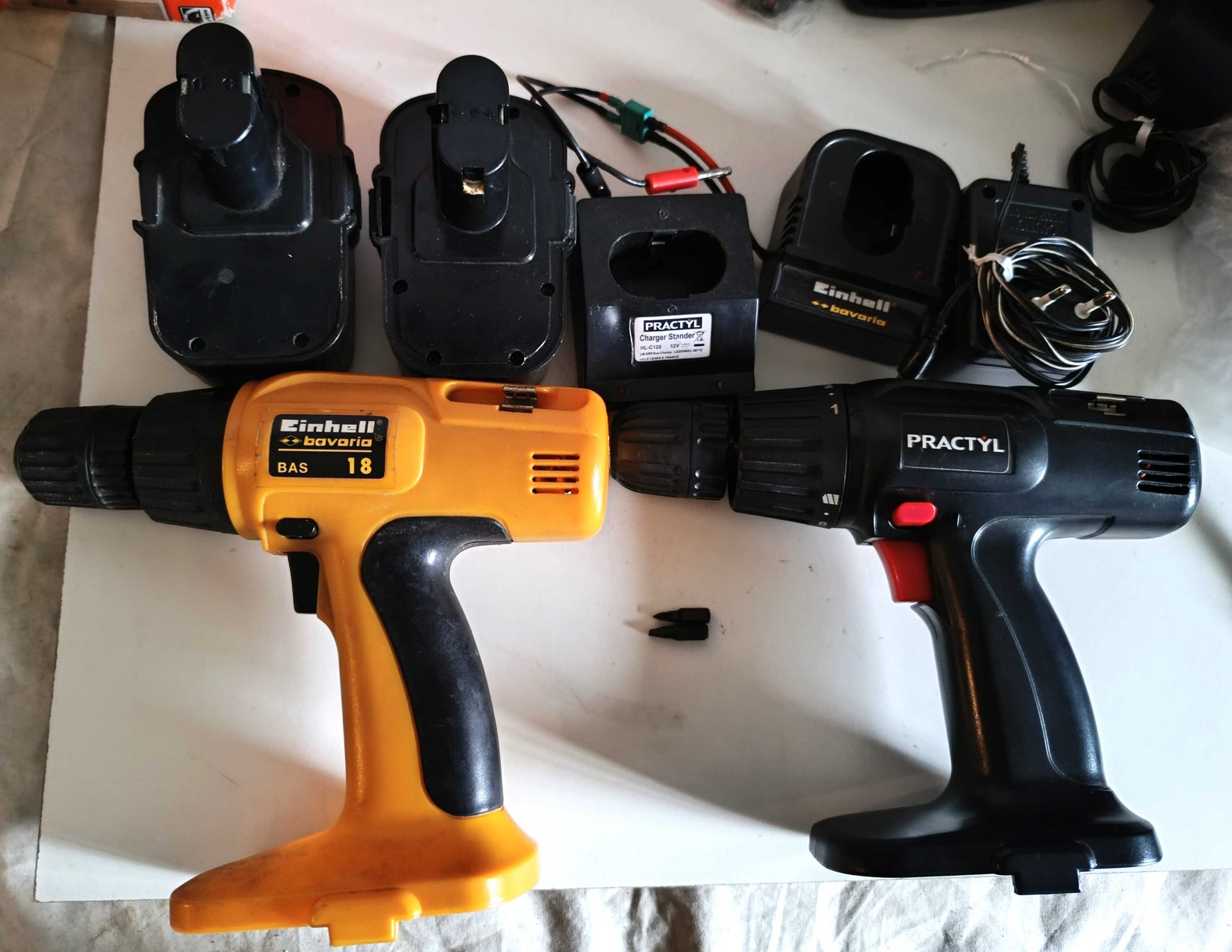 2 Aparafusadores elétricos com baterias