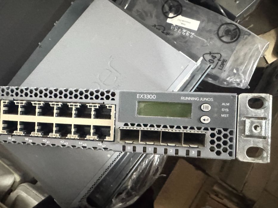 Коммутатор Juniper EX3300-24T Juniper EX3300-48T