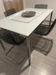 Mesa de jantar com 4 cadeiras