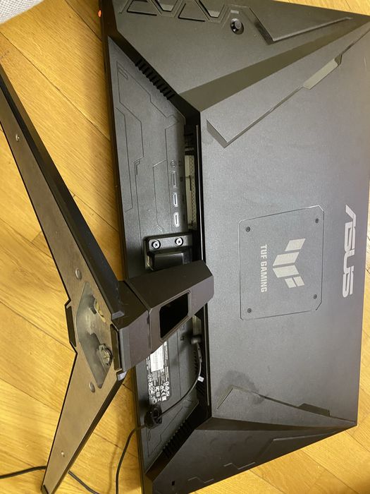 Розбитий монітор асус 180 грц 2 к для запчастин