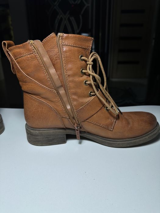 Чоботи демисезонні.