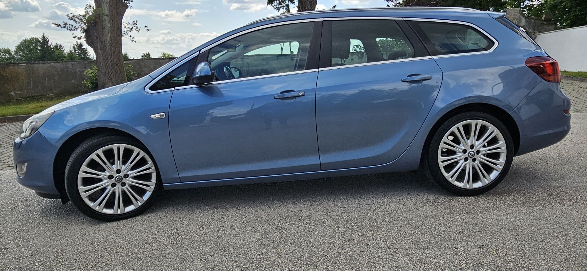 OPEL ASTRA J 2010 R 1.4 T Benzyna.Navi.Pdc.BiXenon.Sportsize.Serwis