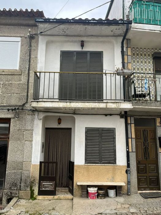 MORADIA T2 em Argozelo, na Rua principal - 67,000 euros