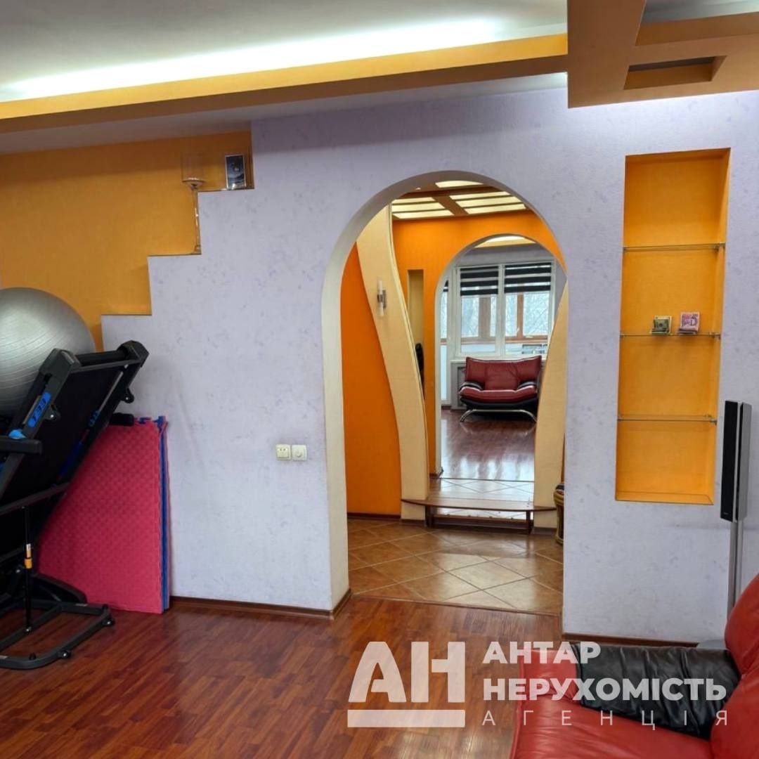 Продається 3-к квартира в Кропивницькому , р-н Попова (Велмарт)