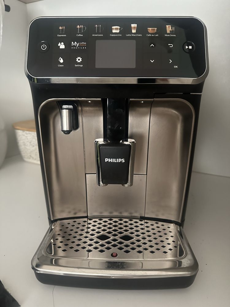 Ekspres ciśnieniowy PHILIPS Series 5400 LatteGo EP5447/90 + GRATIS