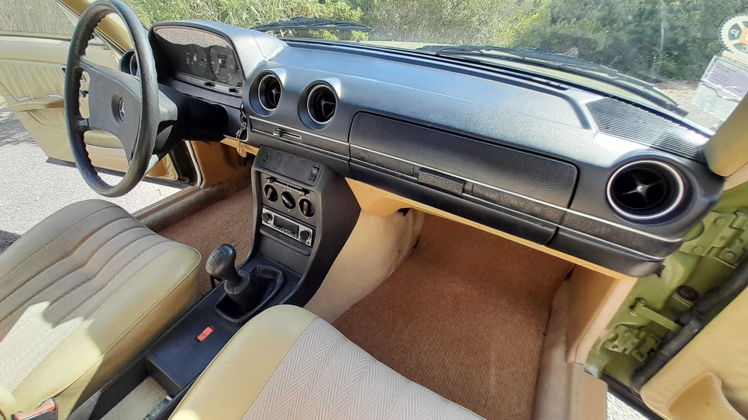 Mercedes-Benz W123 240D – Clássico Impecável