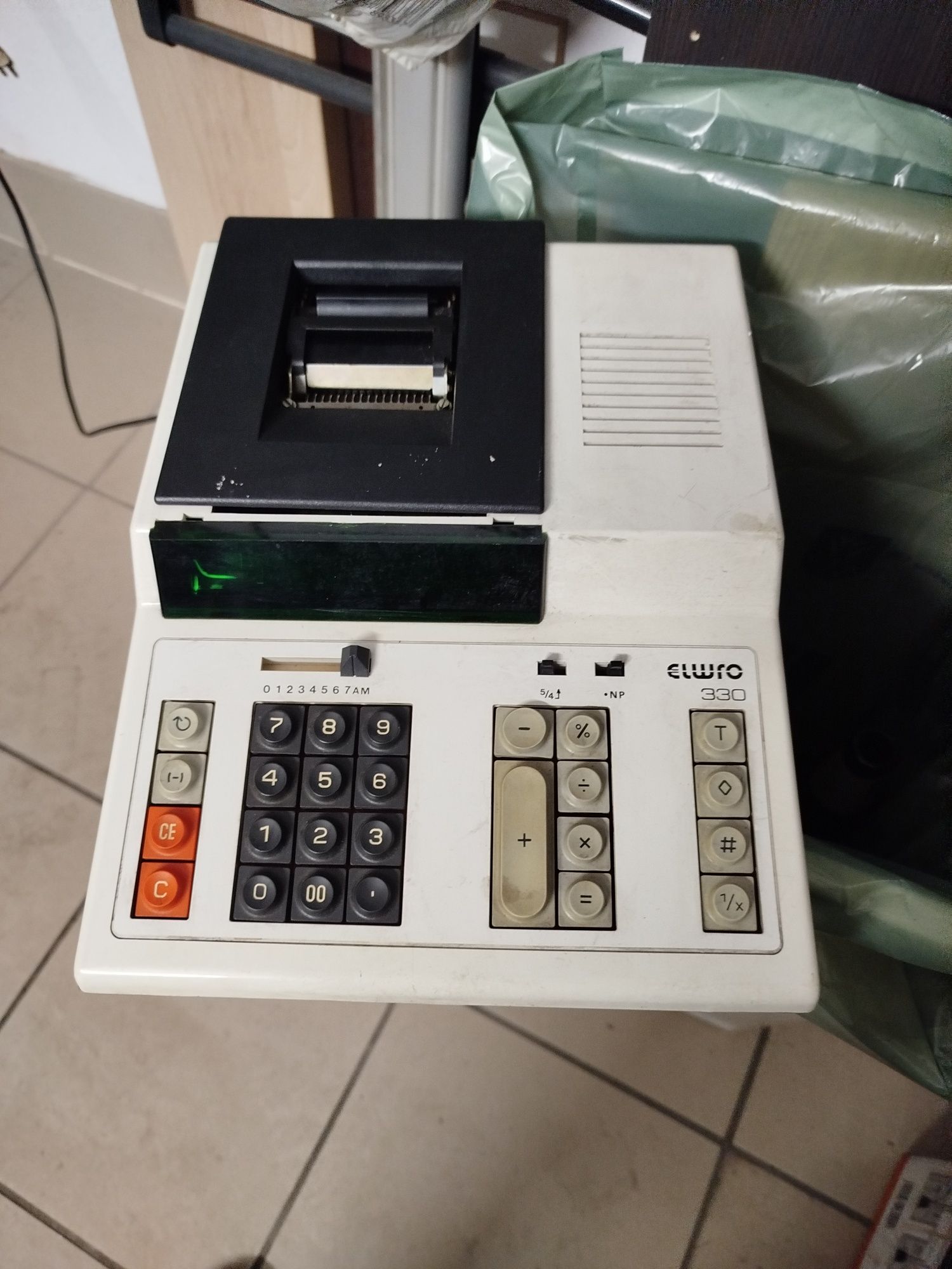 Zabytkowy kalkulator Elwro 330