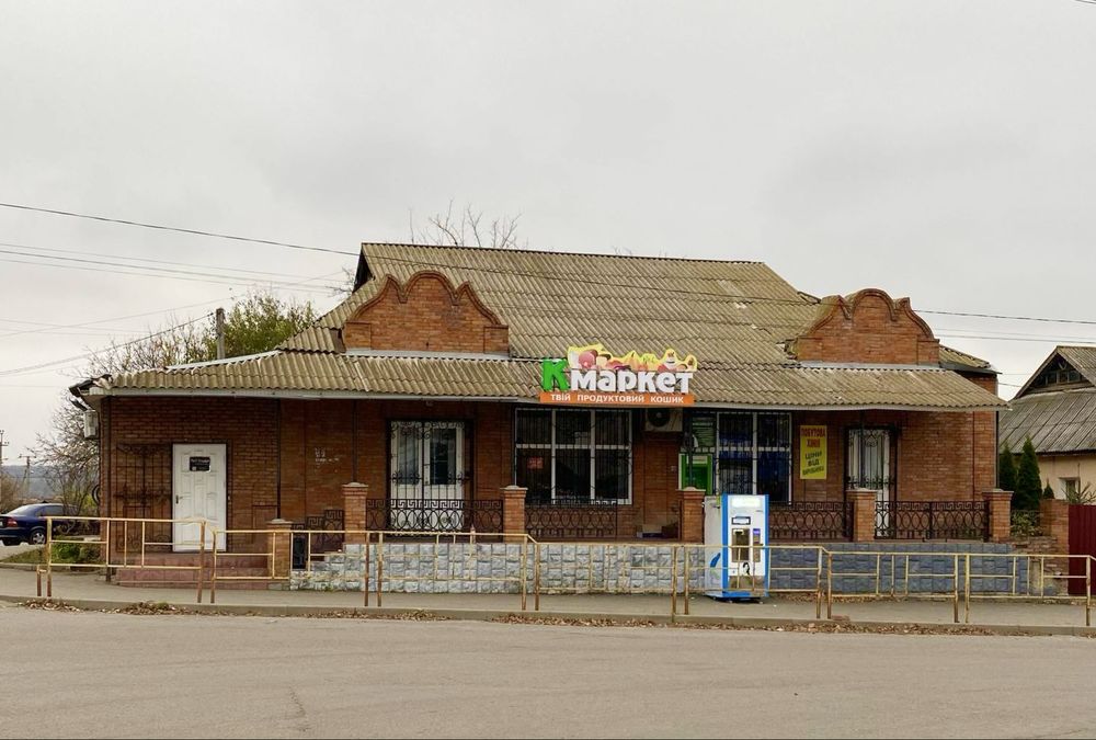 Оренда комерційного (магазинно-торгового) приміщення — 141 м²