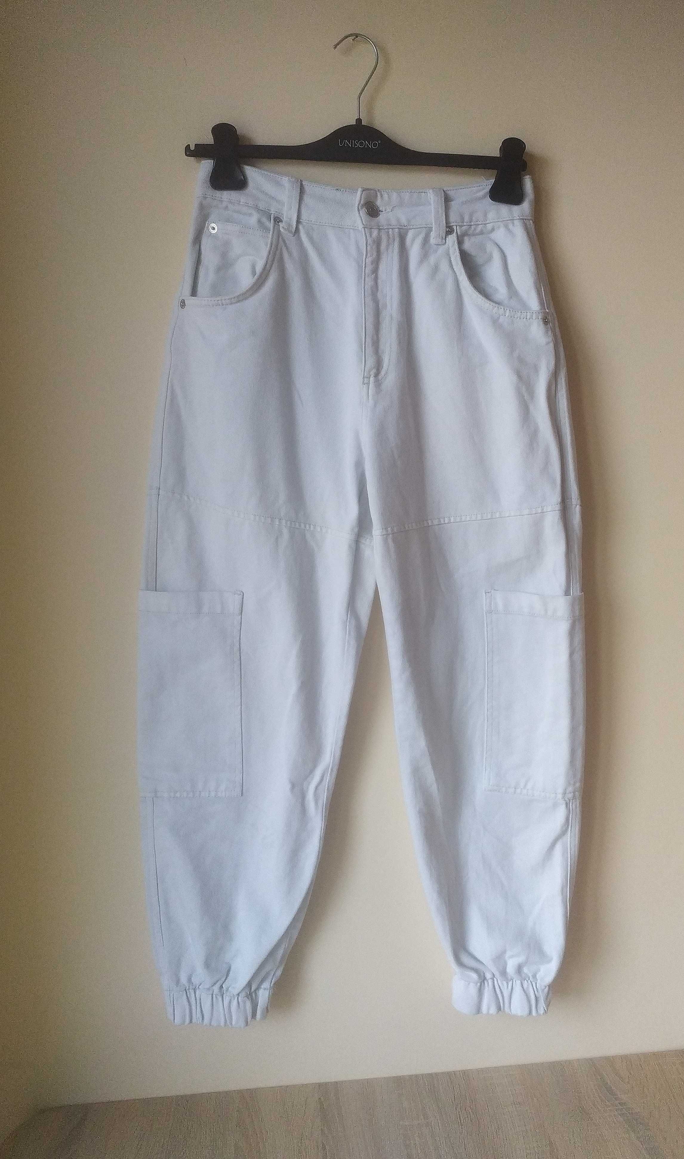 Białe bawełniane jeansy ,jogger , wysoki stan, Bershka,rozmiar M