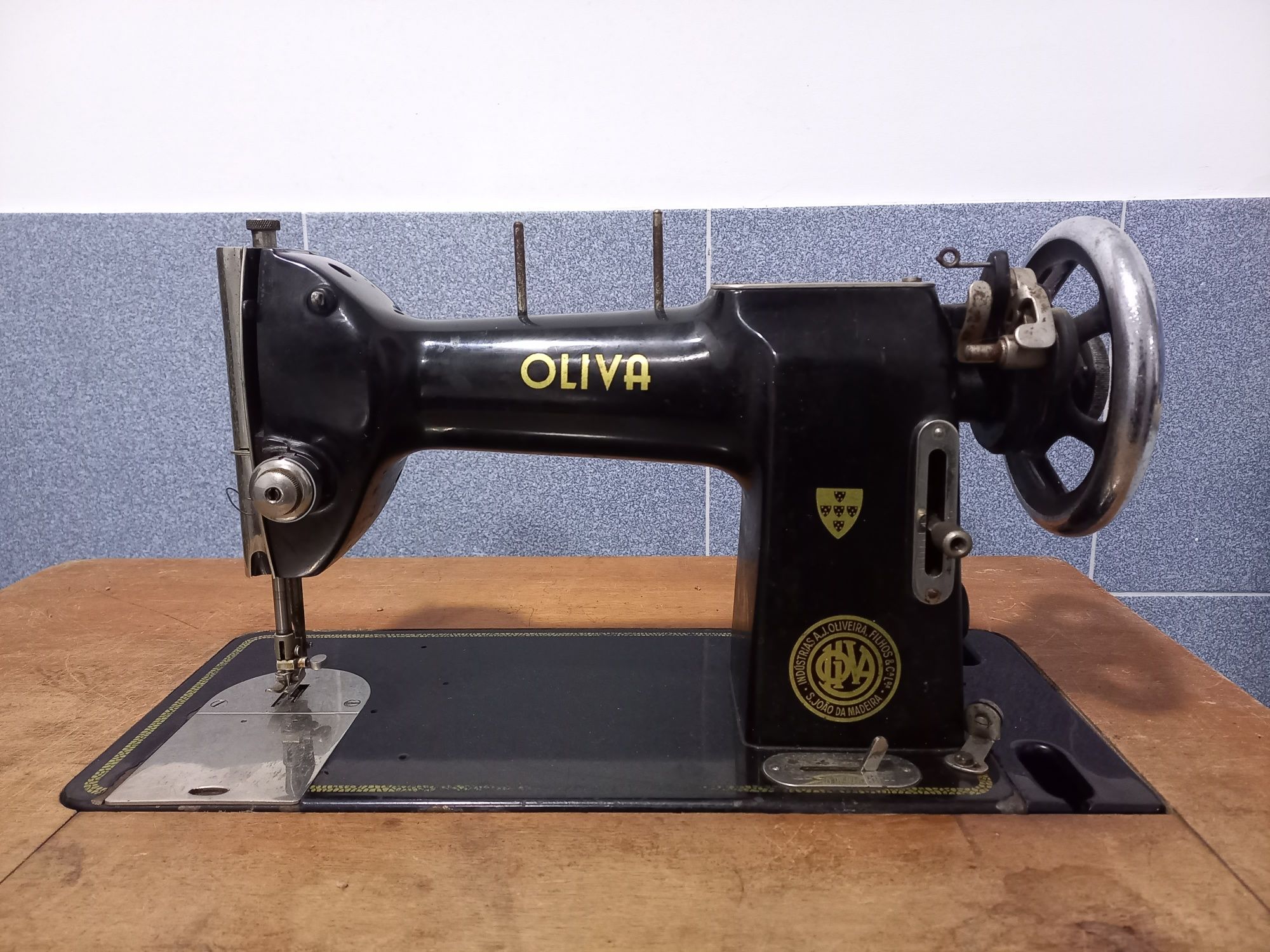 Máquina de costura Oliva antiga / vintage