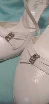 Bardzo wygodne białe buty r. 39 (40) ślub