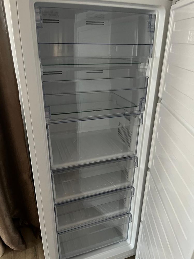 Морозильна камера Beko