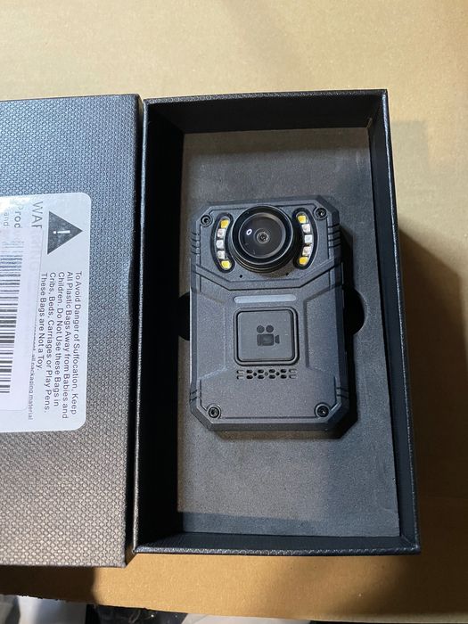 Фото Видеорегистратор нагрудный Patrul 4K с дисплеем IPS LCD 32 ГБ