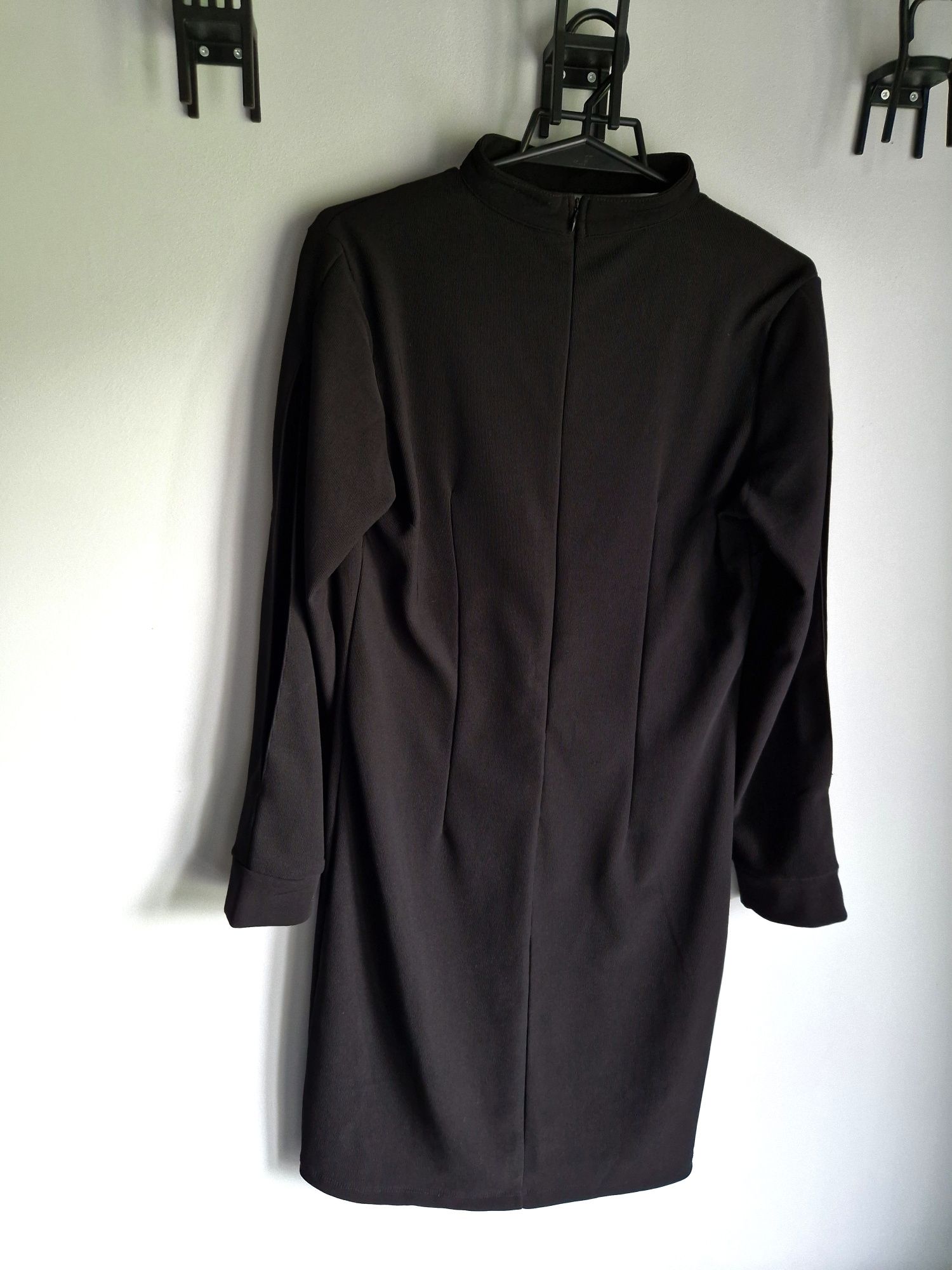 Sukienka czarna długi rozcięty rękaw M 38 choker