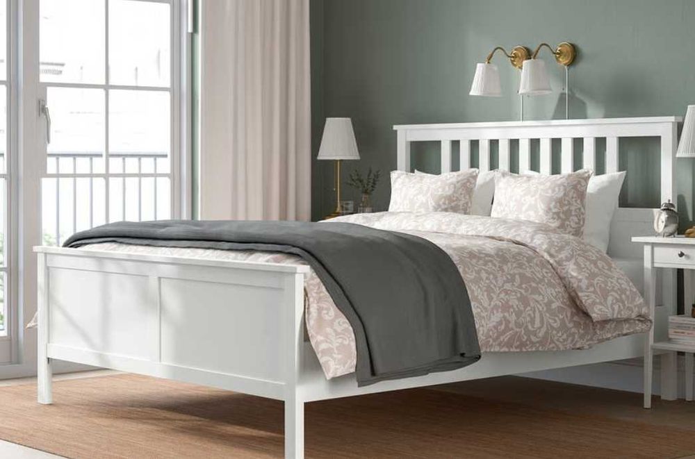 Cama de casal branca