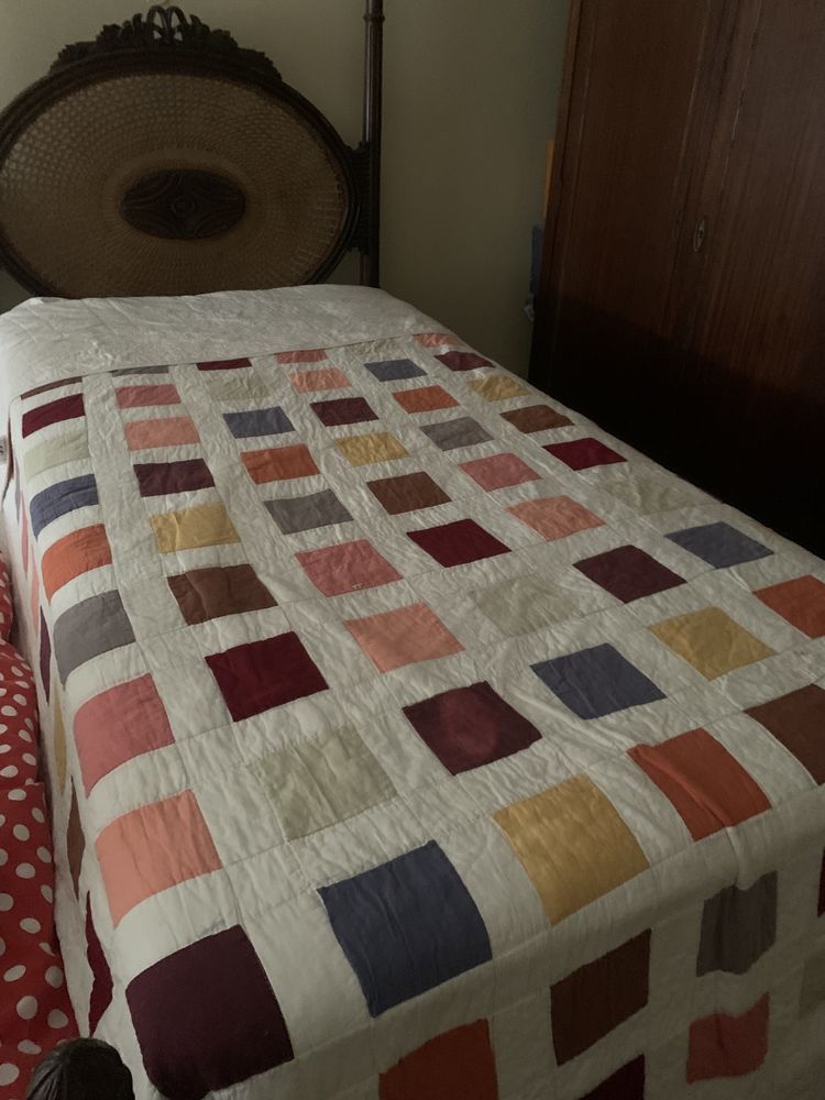 Cama estilo Luís XV com colchão